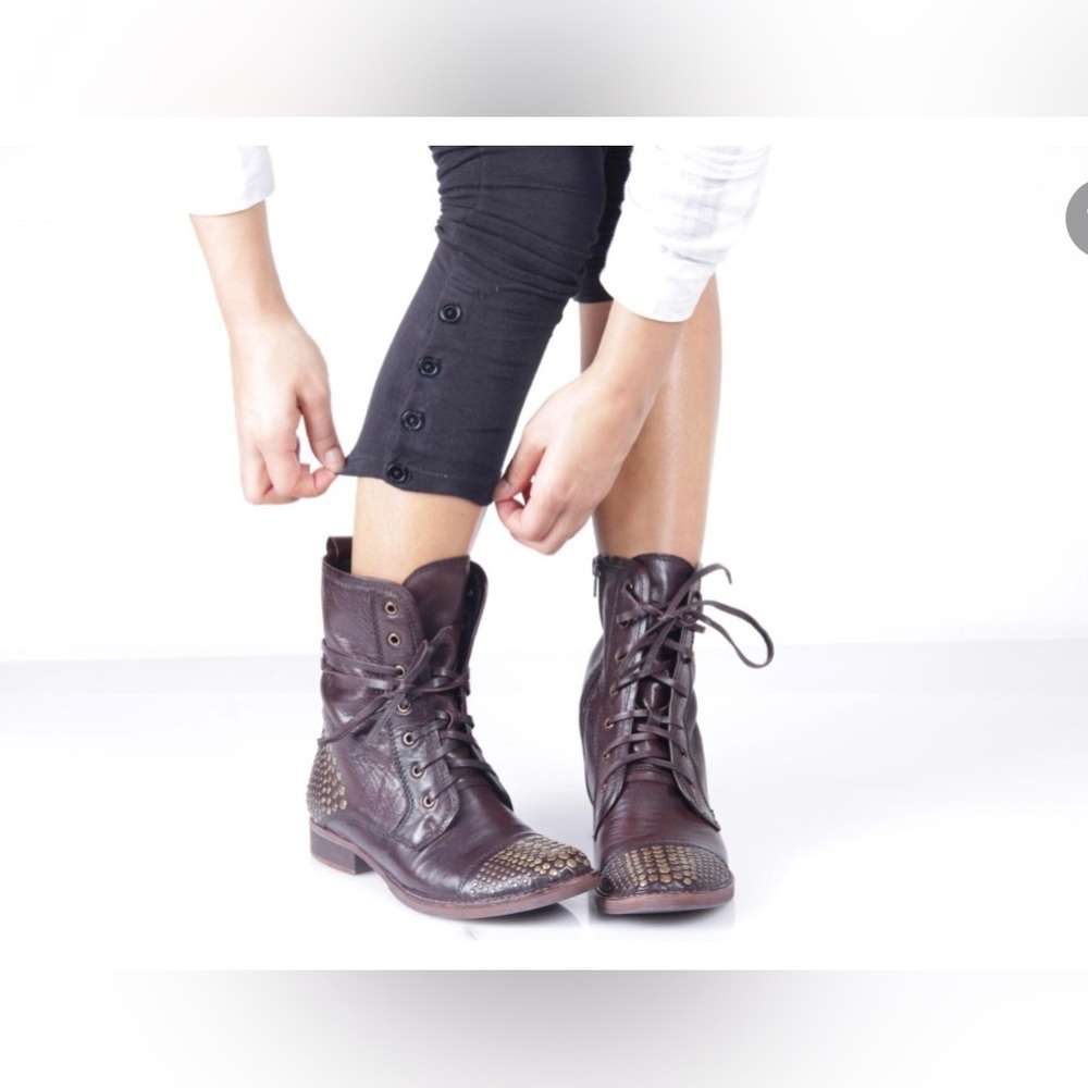 Steve Madden Tarnney Leather Boots Spikes/Stud Details Distressed Women
